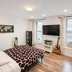 Next To Manhattan 2 Bedrooms - Subway 20 Steps, Manhattan 1 Stop Apartment