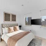 Lavish Two-story Retreat In The Heart Of Manhattan Apartment
