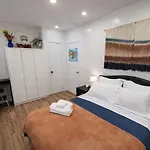 Apartment Next To Manhattan 2 Bedrooms - Subway 20 Steps, Manhattan 1 Stop *