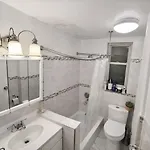 Next To Manhattan 2 Bedrooms - Subway 20 Steps, Manhattan 1 Stop