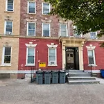 Next To Manhattan 2 Bedrooms - Subway 20 Steps, Manhattan 1 Stop Apartment *