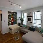 Next To Manhattan 2 Bedrooms - Subway 20 Steps, Manhattan 1 Stop