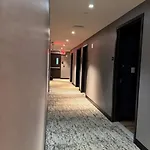 Hotel Mirage Brooklyn 3*