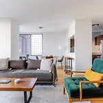 Blueground Midtown West Gym Ac Nr Times Sq Nyc-1741