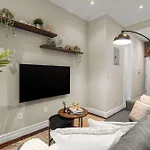 Sophisticated Stay In Vibrant Manhattan