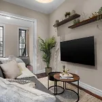 Sophisticated Stay In Vibrant Manhattan