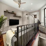Sophisticated In Vibrant Manhattan Apartment *