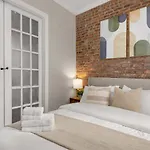 Sophisticated In Vibrant Manhattan Apartment