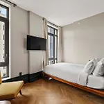 Freeman 801 By Rove Travel - Studio With Shared Amenities