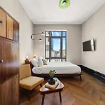 Freeman 203 By Rove Travel -1Br Condo With Shared Amenities