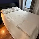 Trendy 5-Bedroom Home In Nyc Prime Location