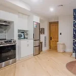 Villa Charming Garden Lvl Brownstone New York