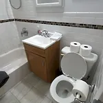 Trendy 5-Bedroom Home In Nyc Prime Location