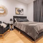 Modern City Hideaway With 1Br & Balcony