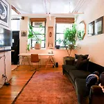 Artistic Vintage Loft In Williamsburg