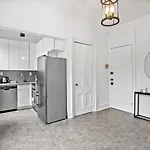 Sun-Filled Brownstone Apt In Prime Chelsea