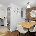 Gorgeous 2-Bedroom Retreat In The Upper East Side