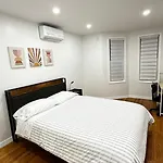 Cozy 2-person Near Jfk Airport & Shopping Area Apartment *