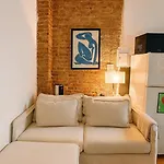 Elegant Upper East Side Studio Retreat Near Central Park And The Met