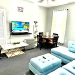 3 Bedrooms Huge In Lic, Very Next To Manhattan Apartment *