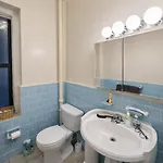 Bright & Modern Apartment Near Subway & Columbia