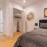 Modern City Hideaway With 1Br & Balcony