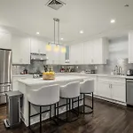 Stylish 3Br Designer Home In Nyc