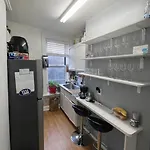 Room In A 2 Bedrooms Apartament Long Island City, Kitchen And Bathroom Shared With Very Nice Host