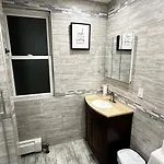 Cozy 2-person Near Jfk Airport & Shopping Area Apartment New York