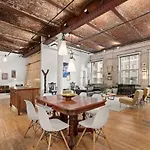 Sun-Filled Luxury Historic 2 Bedrooms Apto