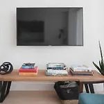 Stylish Williamsburg One Bedroom Condo Near Manhattan