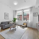 517 - 47C Beautifully Renovated 1 Bedroom In Prime Manhattan