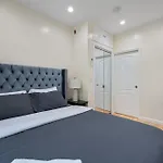 Spacious 3 Bed 3 Bath Unit In Upper East Side