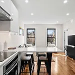 Carroll Place Ii - Bright 3br Carroll Gardens