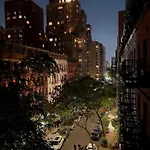 Elegant Upper East Side Studio Retreat Near Central Park And The Met