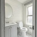 Modern Loft Apartments, Stylish Design Near Midtown *
