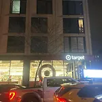 Minimalist Midtown West Studio In Central Manhattan