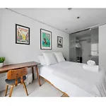 Bright And Spacious Apt, W&d In Unit - Monthly Apartment