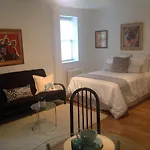 Historic Striver\'S Row Apartment