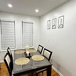 Cozy 2-person Near Jfk Airport & Shopping Area Apartment