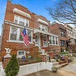 Impeccable 1br Unit In Brooklyn