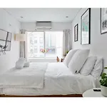 Bright And Spacious Apt, W&d In Unit - Monthly
