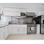 Bright And Spacious Apt, W&d In Unit - Monthly Apartment
