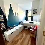 Elegant Historic Harlem Townhouse For Summer Apartment *