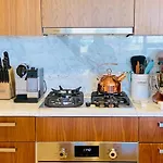 Stylish Williamsburg One Bedroom Condo Near Manhattan