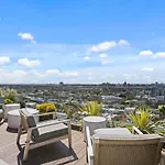 1 Bedroom Apt In Luxury Building