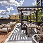 1 Bedroom Apt In Luxury Building