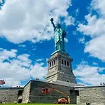 Apartment 3 Bedrooms Huge In Lic, Very Next To Manhattan New York