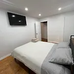 Cozy 2-person Near Jfk Airport & Shopping Area Apartment *