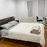 Cozy 2-person Near Jfk Airport & Shopping Area Apartment *